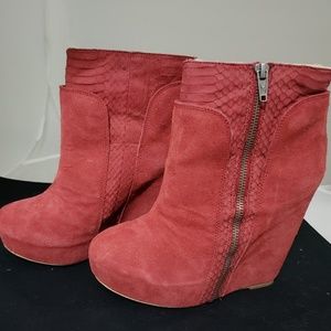 NWT Koolaburra Carmen Suede Bootie in Pompei Red